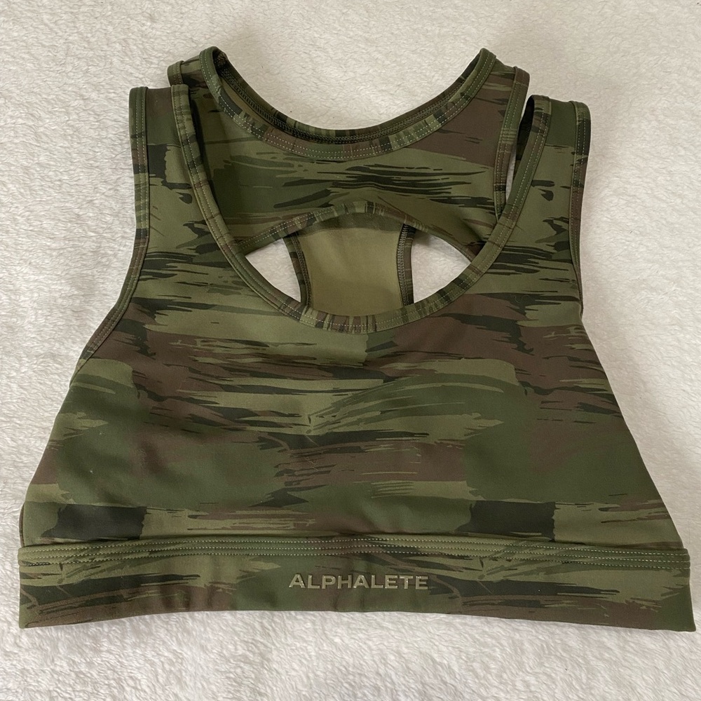 - Alphalete sports bra